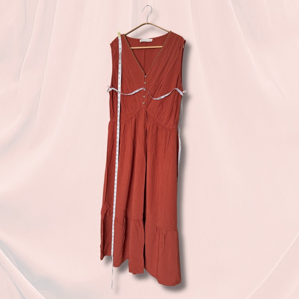 Chic Sleeveless Dress in Rust - Picture 4 of 6
